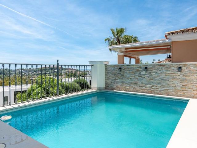 Exclusiva casa de 280 m2 en venta Nueva Andalucia, España