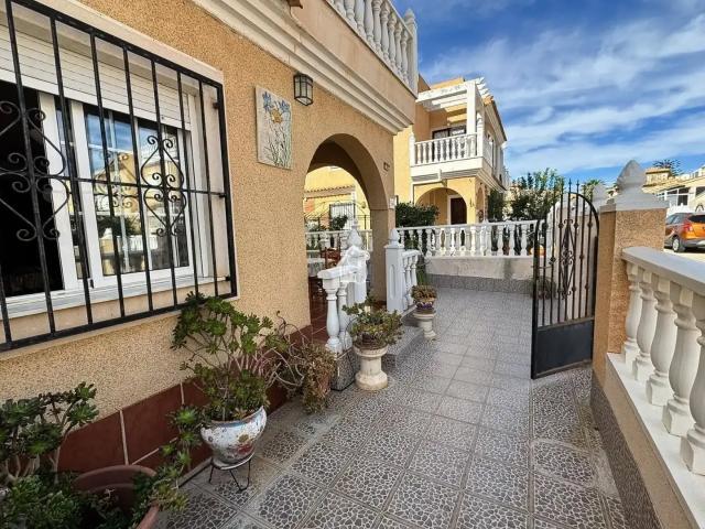 Casa adosada de alquiler en La Regia, Orihuela