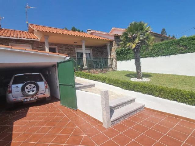 Casa adosada de alquiler en Noalla, Sanxenxo
