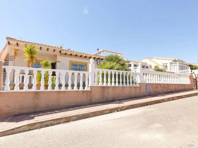 Casa adosada de alquiler en Polígono Filipinas Oeste, Villamartín Las Filipinas, Orihuela