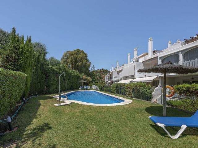 Casa adosada de lujo de 421 m2 en venta Nueva Andalucia, Andalucía