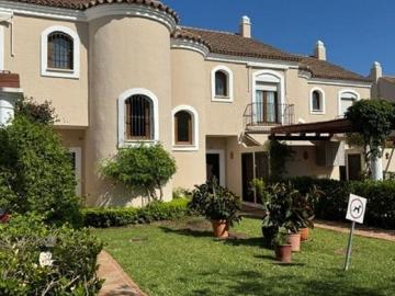 Casa adosada de lujo de 157 m2 en venta El Paraíso, Andalucía