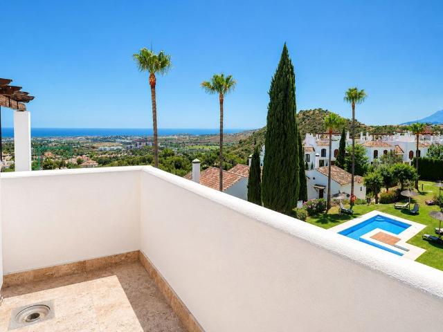 Casa adosada de lujo de 179 m2 en venta Los Arqueros, Estepona, Andalucía