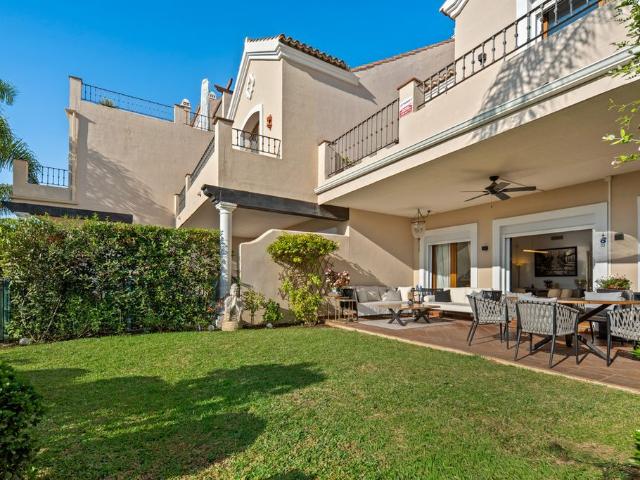 Casa adosada de lujo de 184 m2 en venta El Paraíso, Andalucía