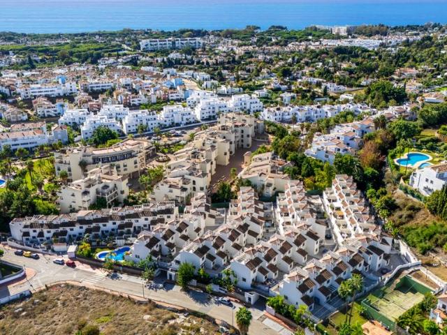 Casa adosada de lujo de 211 m2 en venta Estepona, Andalucía