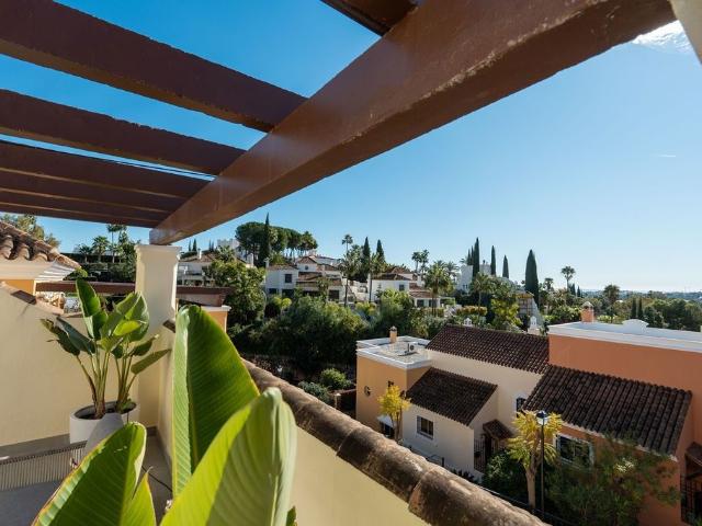 Casa adosada de lujo de 226 m2 en venta Nueva Andalucia, Andalucía