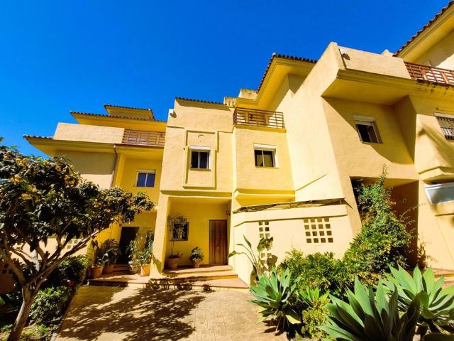 Casa adosada de lujo de 235 m2 en venta Estepona, España
