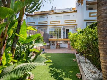 Casa adosada de lujo de 255 m2 en venta Estepona, Andalucía