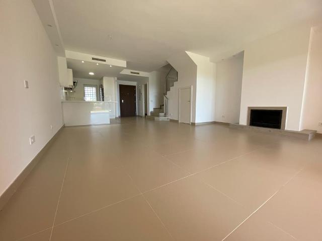 Casa adosada de tres dormitorios en Paradise Bellevue, El Pa. 240m² Benahavís