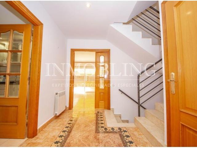 Casa adosada en alquiler con patio y bbq