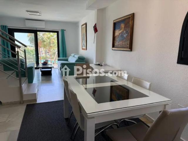 Casa adosada en alquiler en Calahonda