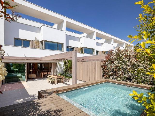 Casa adosada en alquiler en calle Apel·Les Mestres, Esplugues de Llobregat, de 300 m² 5 habitaciones por 12.000