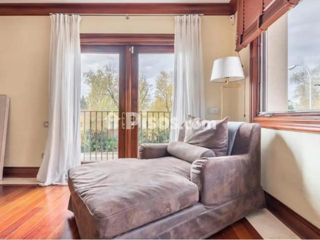 Casa adosada en alquiler en Calle >Av. de Fuentelarreina, Número >