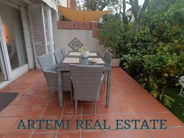 Casa adosada en alquiler en calle Granada, Castelldefels, de 242 m² 4 habitaciones por 3.584