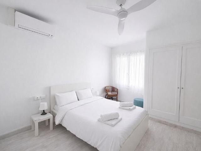 Casa adosada en alquiler en calle De Joan Tarrida, Sitges, de 300 m² 4 habitaciones por 2.400