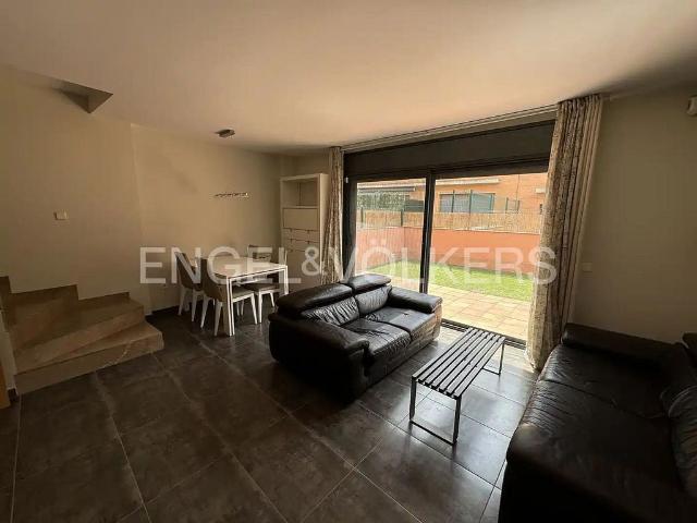 Casa adosada en alquiler en calle De L'avellaneda, Quart, de 239 m² 4 habitaciones por 1.750