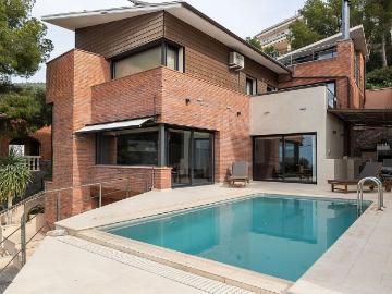 Casa adosada en alquiler en calle De la Cova Fumada, Sitges, de 380 m² 3 habitaciones por 4.950