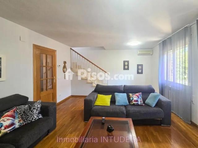 Casa adosada en alquiler en Calle de la Jota, cerca de Calle de los Gaiteros