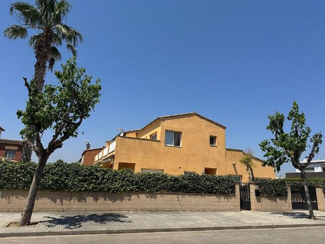 Casa adosada en alquiler en calle De la Poma, Sant Pere Pescador, de 86 m² 3 habitaciones por 2.400