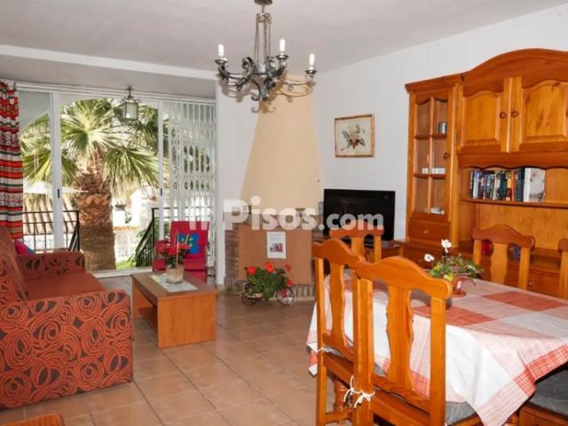 Casa adosada en alquiler en Calle de Lambda