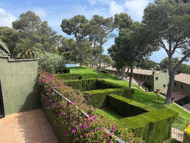 Casa adosada en alquiler en calle De L'uruguai, Palafrugell, de 192 m² 5 habitaciones por 3.000