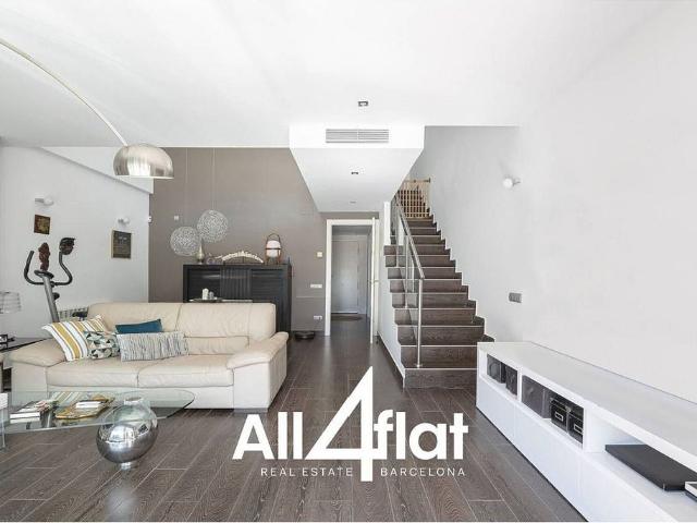 Casa adosada en alquiler en calle De Mileva Maric, Hospitalet de Llobregat, L´, de 286 m² 4 habitaciones por 3.750