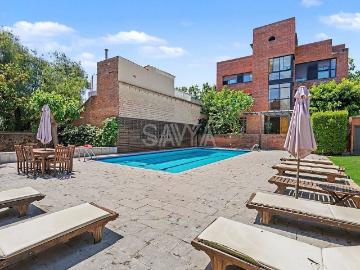Casa adosada en alquiler en calle De Sant Gaudenci, Barcelona, de 287 m² 5 habitaciones por 4.200
