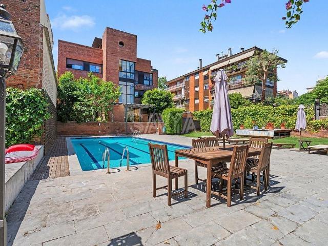Casa adosada en alquiler en calle De Sant Gaudenci, Barcelona, de 287 m² 5 habitaciones por 4.200