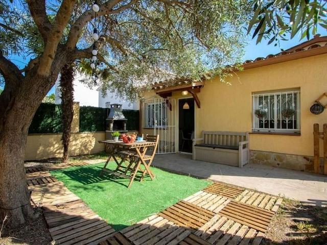Casa adosada en alquiler en calle De Sant Morí, Castelló d´Empúries, de 40 m² 1 habitación por 750