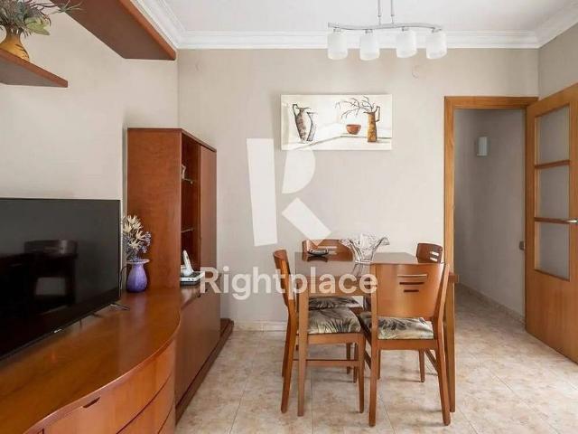 Casa adosada en alquiler en calle De Rius i Carrió, Hospitalet de Llobregat, L´, de 54 m² 3 habitaciones por 902