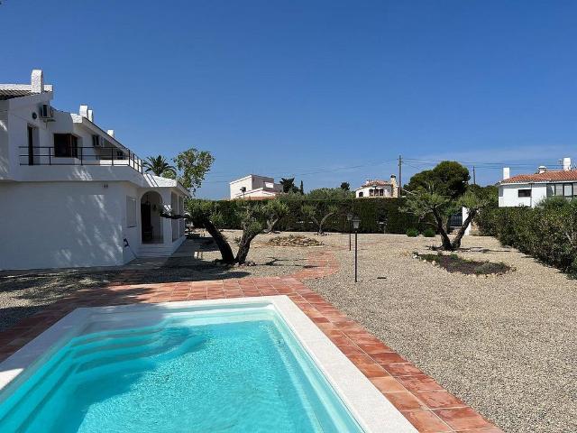 Casa adosada en alquiler en calle Del Delta, Ampolla, l´, de 140 m² 4 habitaciones por 2.000