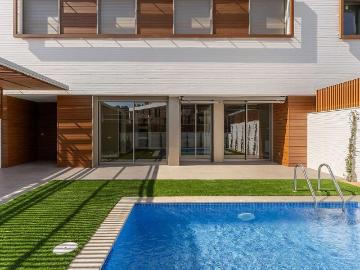 Casa adosada en alquiler en calle Del Poble Amazic, Sabadell, de 313 m² 4 habitaciones por 3.110