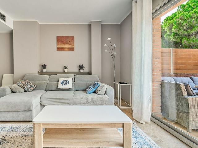 Casa adosada en alquiler en calle Dels Tellinaires, Gavà, de 320 m² 4 habitaciones por 6.500