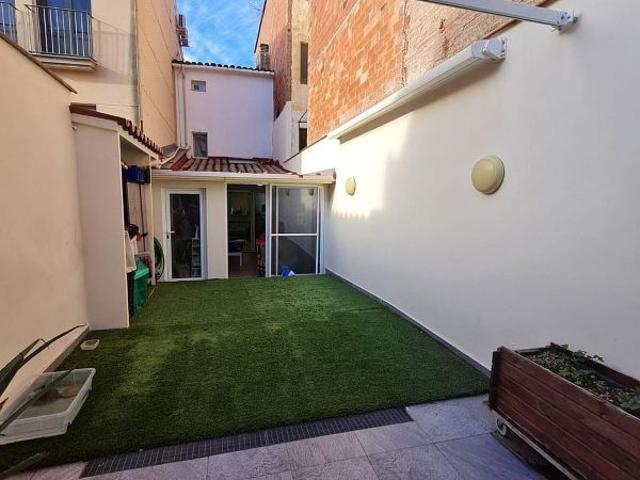 Casa adosada en alquiler en calle Ferran Puig, Esparreguera, de 160 m² 3 habitaciones por 1.400