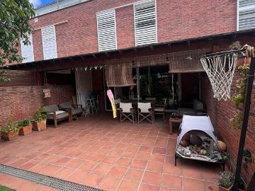Casa adosada en alquiler en calle Montserrat, Sant Just Desvern, de 275 m² 4 habitaciones por 3.573