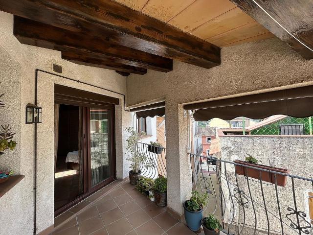Casa adosada en alquiler en calle Sant Ignasi, Sant Quirze del Vallès, de 140 m² 3 habitaciones por 1.300