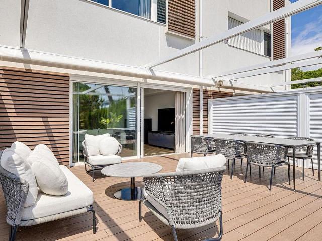 Casa adosada en alquiler en calle Pineda, Gavà, de 322 m² 4 habitaciones por 6.200