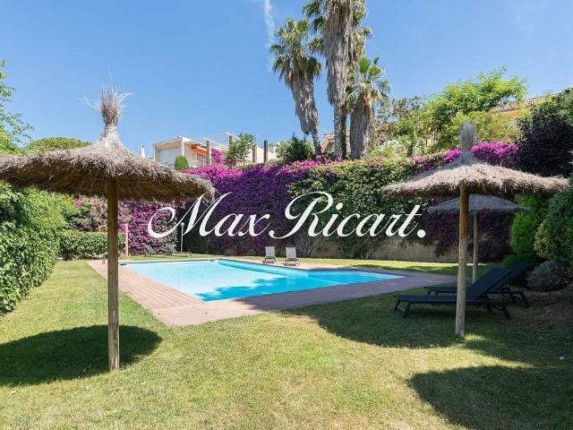 Casa adosada en alquiler en calle Tramuntana, Sant Just Desvern, de 295 m² 5 habitaciones por 7.000