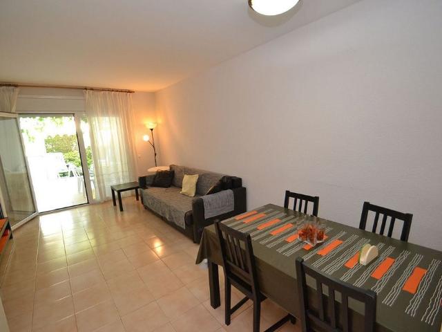 Casa adosada en alquiler en calle Verge de Núria, Cambrils, de 65 m² 2 habitaciones por 700