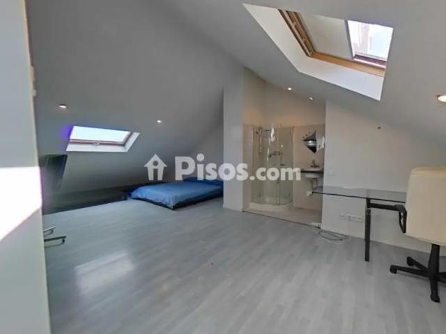 Casa adosada en alquiler en Chalet de 7 Hab. A 5 Min Parada de Autobus Para Univ