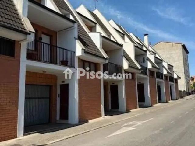 Casa adosada en alquiler en Barbastro