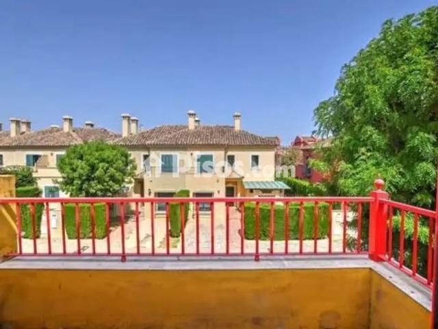 Casa adosada en alquiler en Núcleo