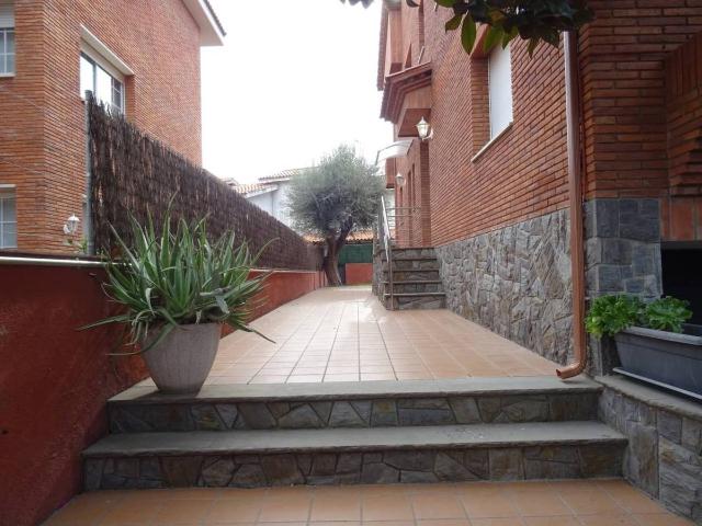 Casa adosada en Alquiler en Serraparera