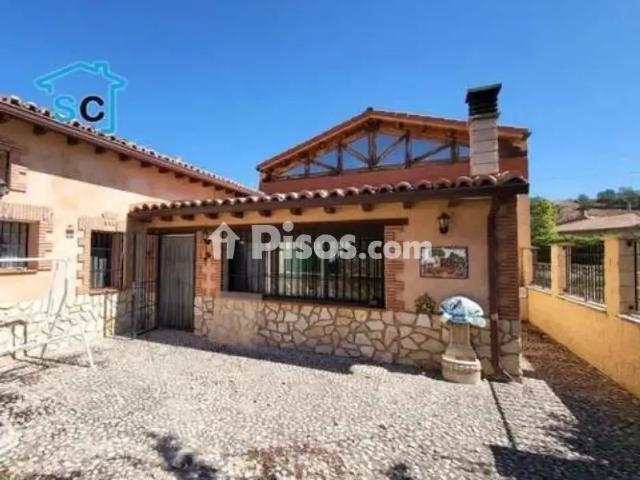 Casa adosada en alquiler en Renales