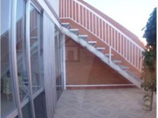 CASA ADOSADA EN BELLPUIG CON PATIO, TERRAZAS Y GARAJE