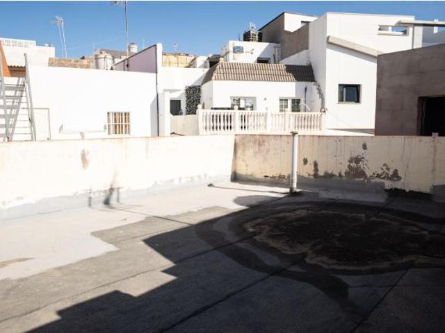 Casa Adosada en El Carrizal, Telde ¡Oportunidad de Inversión!