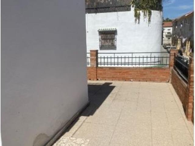 Casa adosada en esquina con gran potencial en Málaga capital