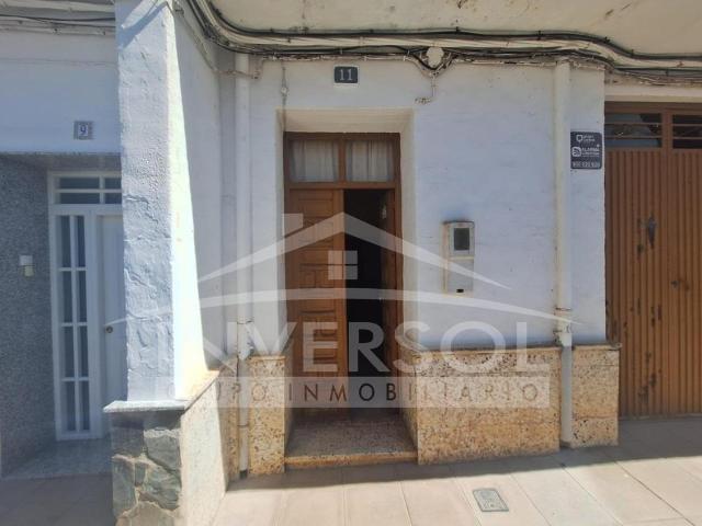 CASA ADOSADA EN FIÑANA