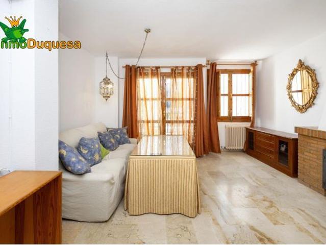 Casa adosada en la entrada de Huetor Vega. Con piscina privada