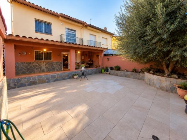 CASA ADOSADA EN SANT PERE MOLANTA OLÈRDOLA, ESPACIO, TRANQUILIDAD Y CALIDAD DE VIDA